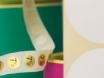 Etiquettes adhésives en rouleaux, en planche A4, pochettes & kits d'expéditions.